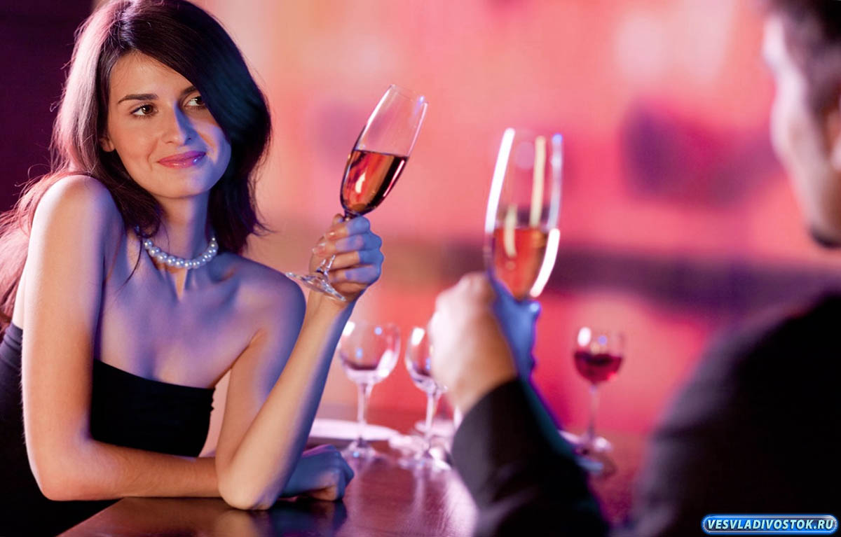 Как вести себя девушке на первом свидании в ресторане или кафе