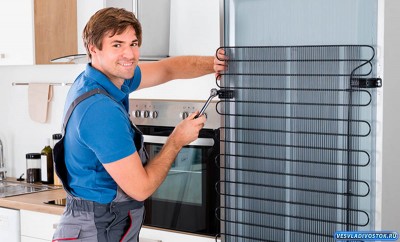 Стоит ли отдавать холодильник в ремонт или пора задуматься о смене бытовой техники?!