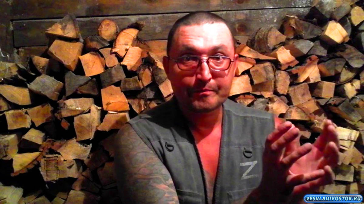 Безработный, деревенский блогер Семен Скрепецкий воровал у пенсионерки дрова притворяясь домовым