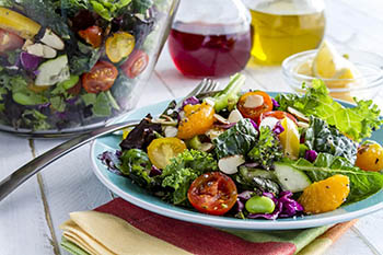 Овощной сезон: рецепты легких летних салатов