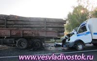 Полицейский погиб в результате столкновения автозака с лесовозом в Шушенском