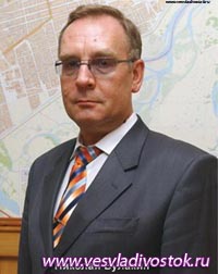 Мэр Абакана Николай Булакин на съезде ЕР потрогал Николая Валуева